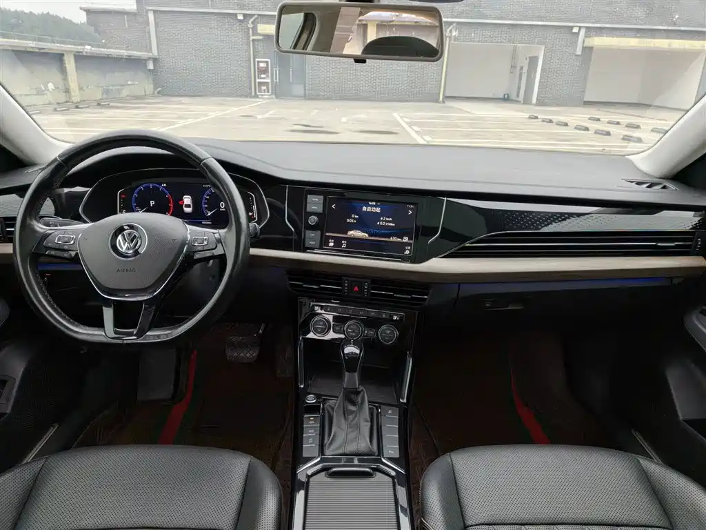 Volkswagen Passat 2019 330TSI Luxury Edition China VI фото 18