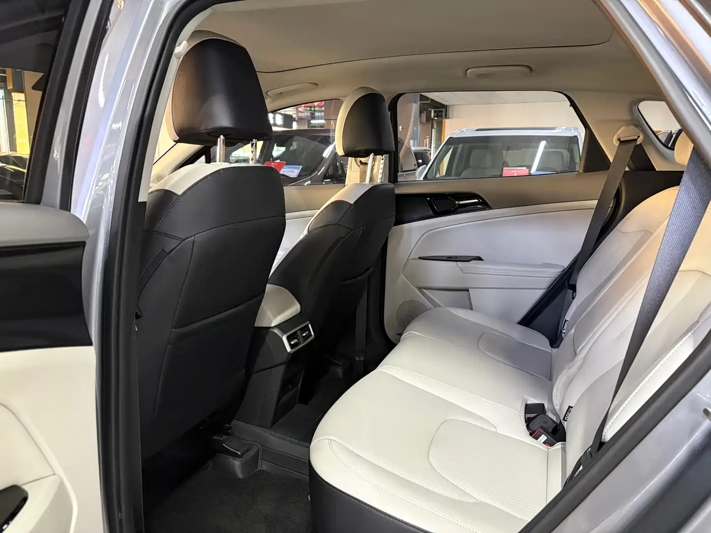 Kia Sportage 2023 1.5T 2WD Premium Edition фото 7
