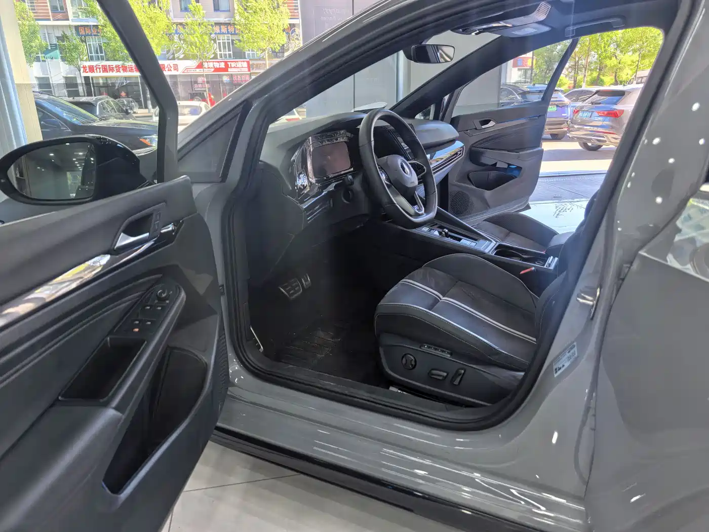 Volkswagen Golf 2023 280TSI DSG R-Line Lite фото 7