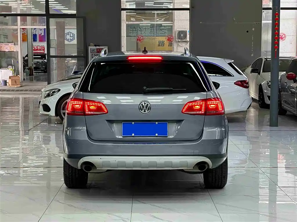 Volkswagen Magotan (Import) 2012 Wagon 2.0TSI 4WD Luxury фото 5