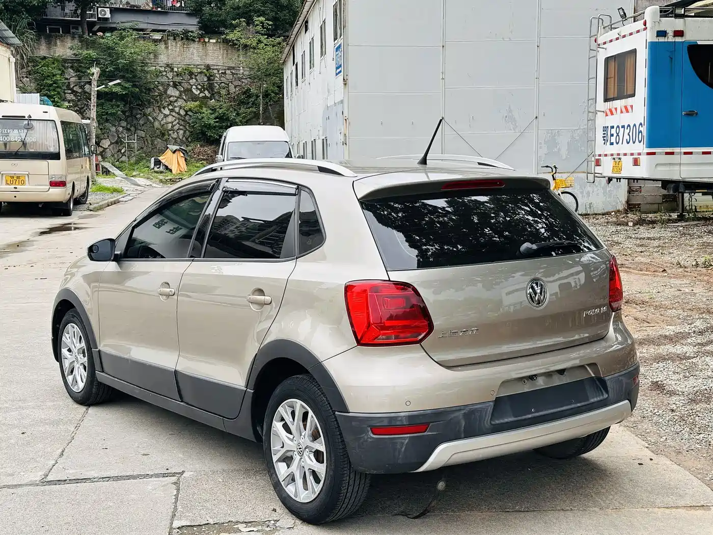 Volkswagen Polo 2014 1.6L Cross Polo Automatic фото 13