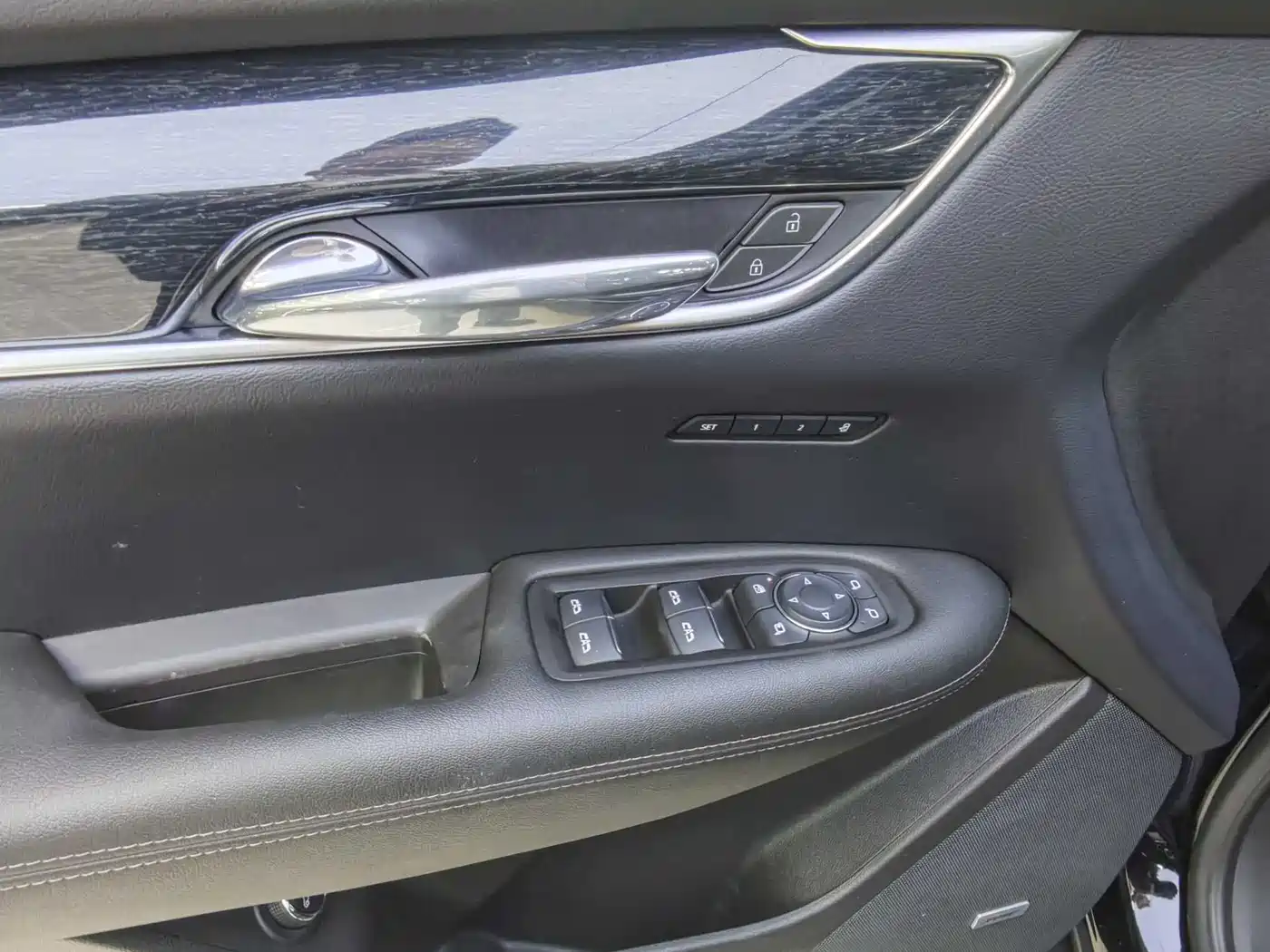 Cadillac XT5 2022 2.0T 2WD Luxury фото 5