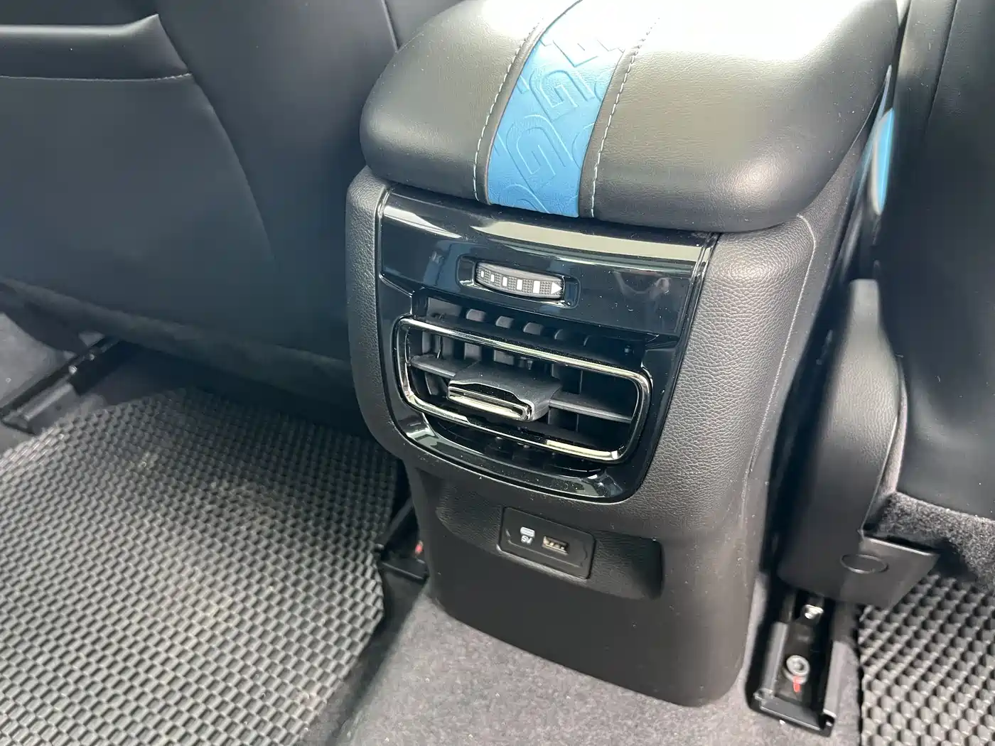 GAC Trumpchi Trumpchi Emkoo 2022 270T DCT J16 Galaxy Fighter Edition фото 25