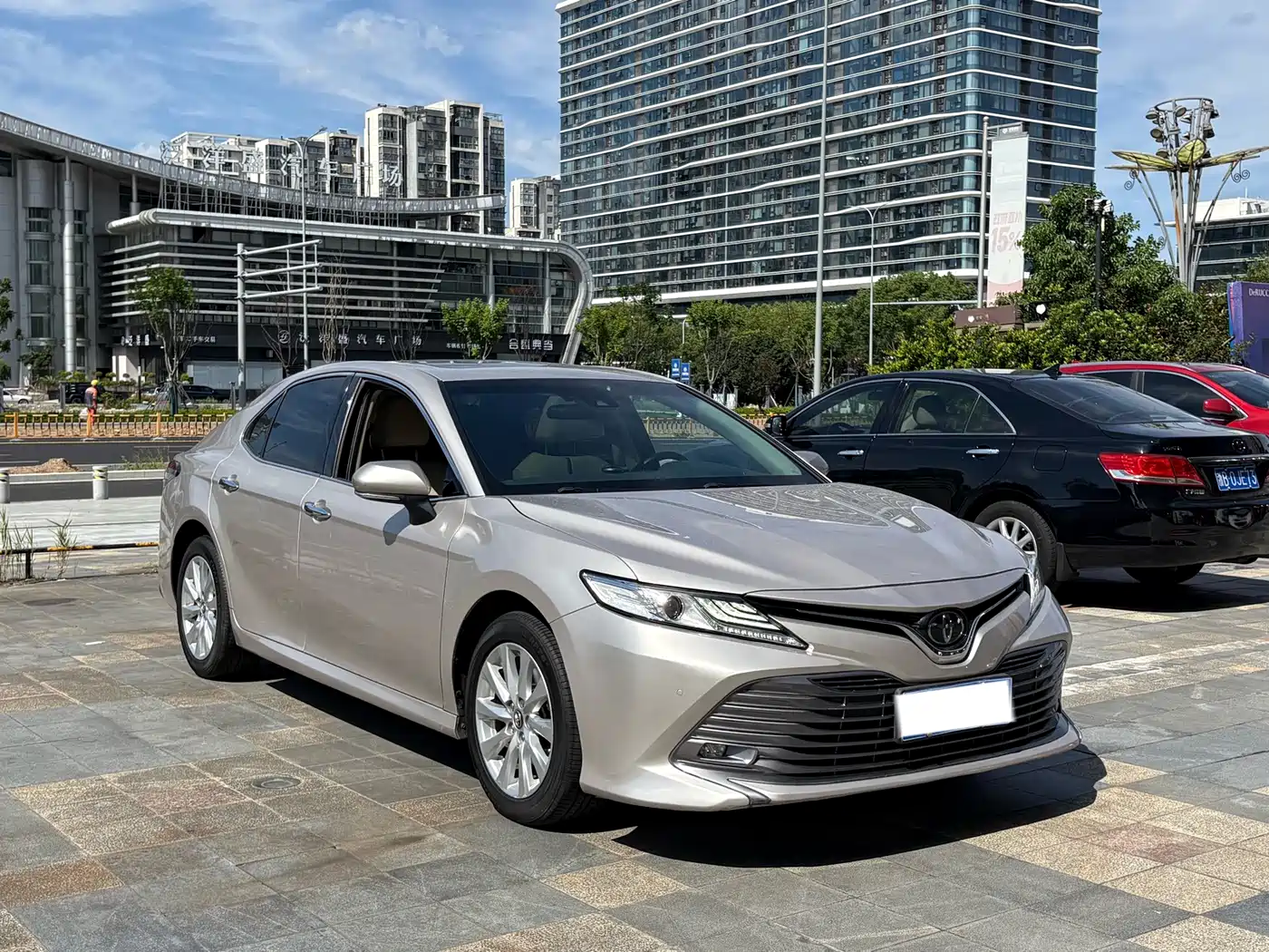 Фото 3 - Toyota Camry