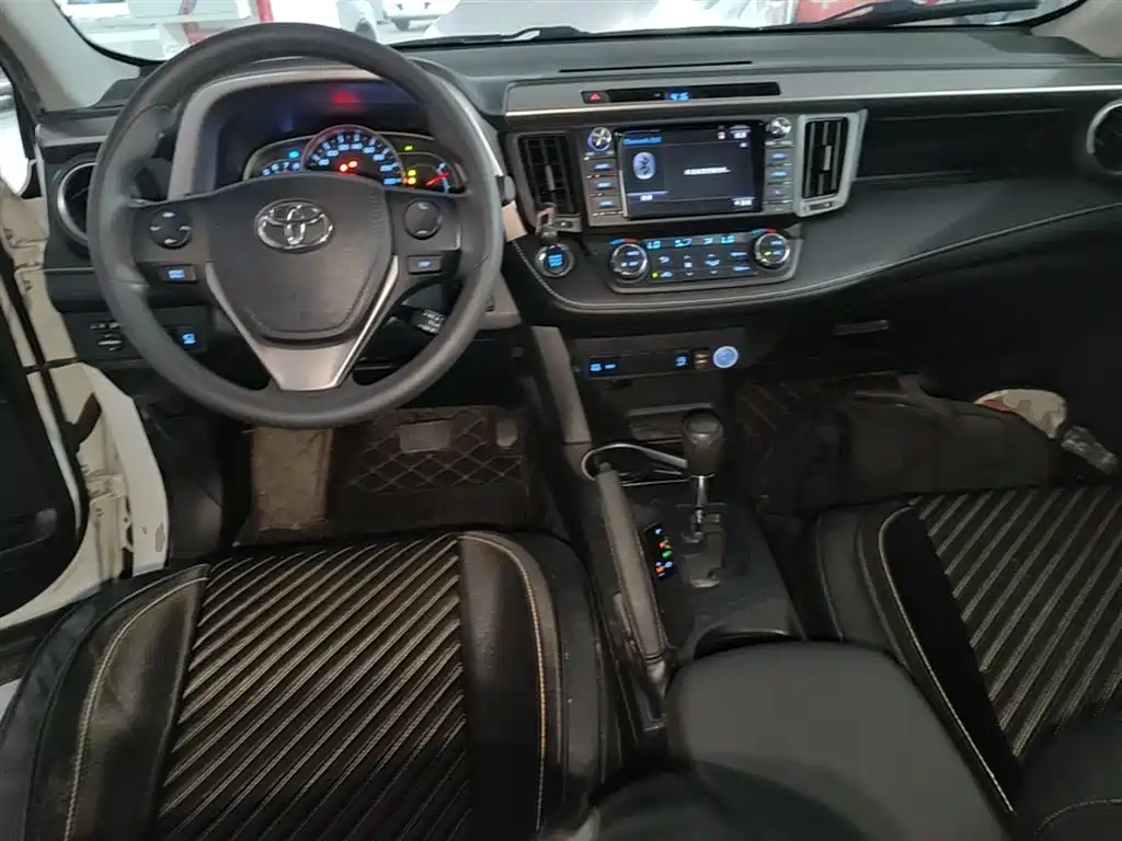 Toyota RAV4 Rongfang 2016 2.0L CVT 2WD Trend (China V) фото 10