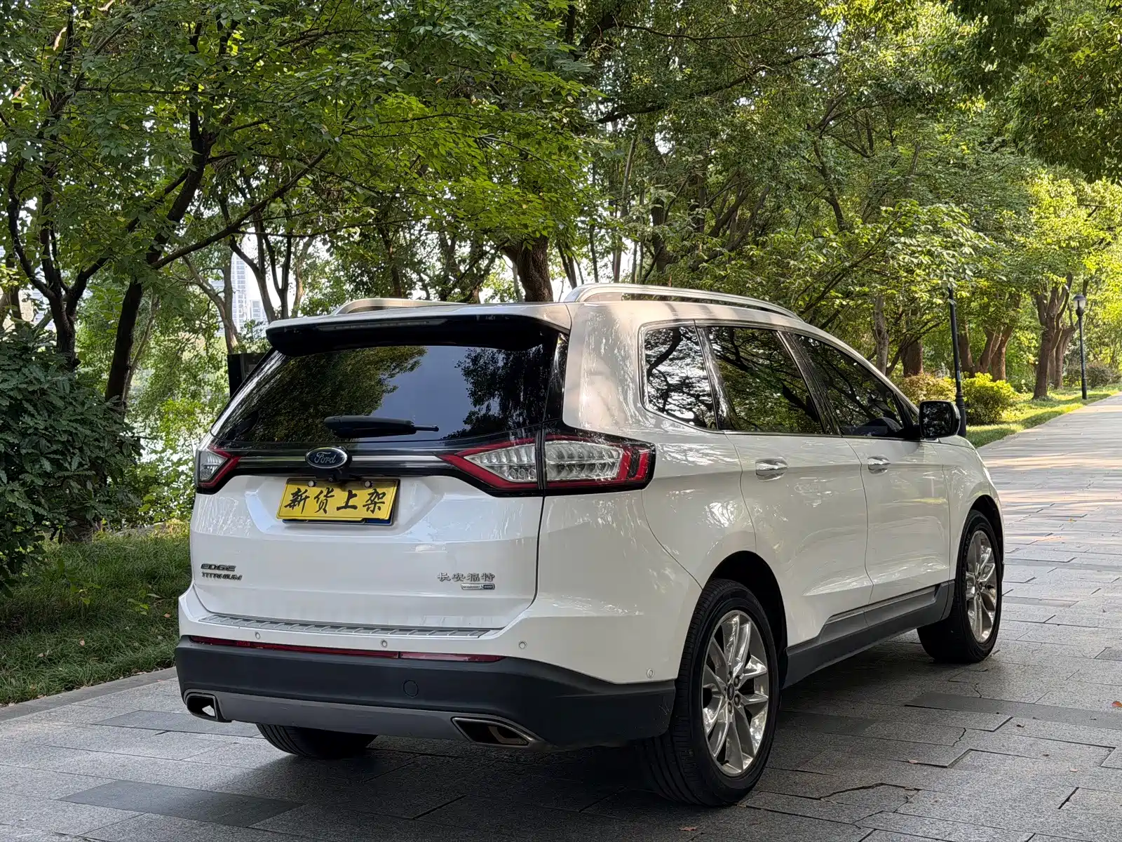 Фото 13 - Ford Edge
