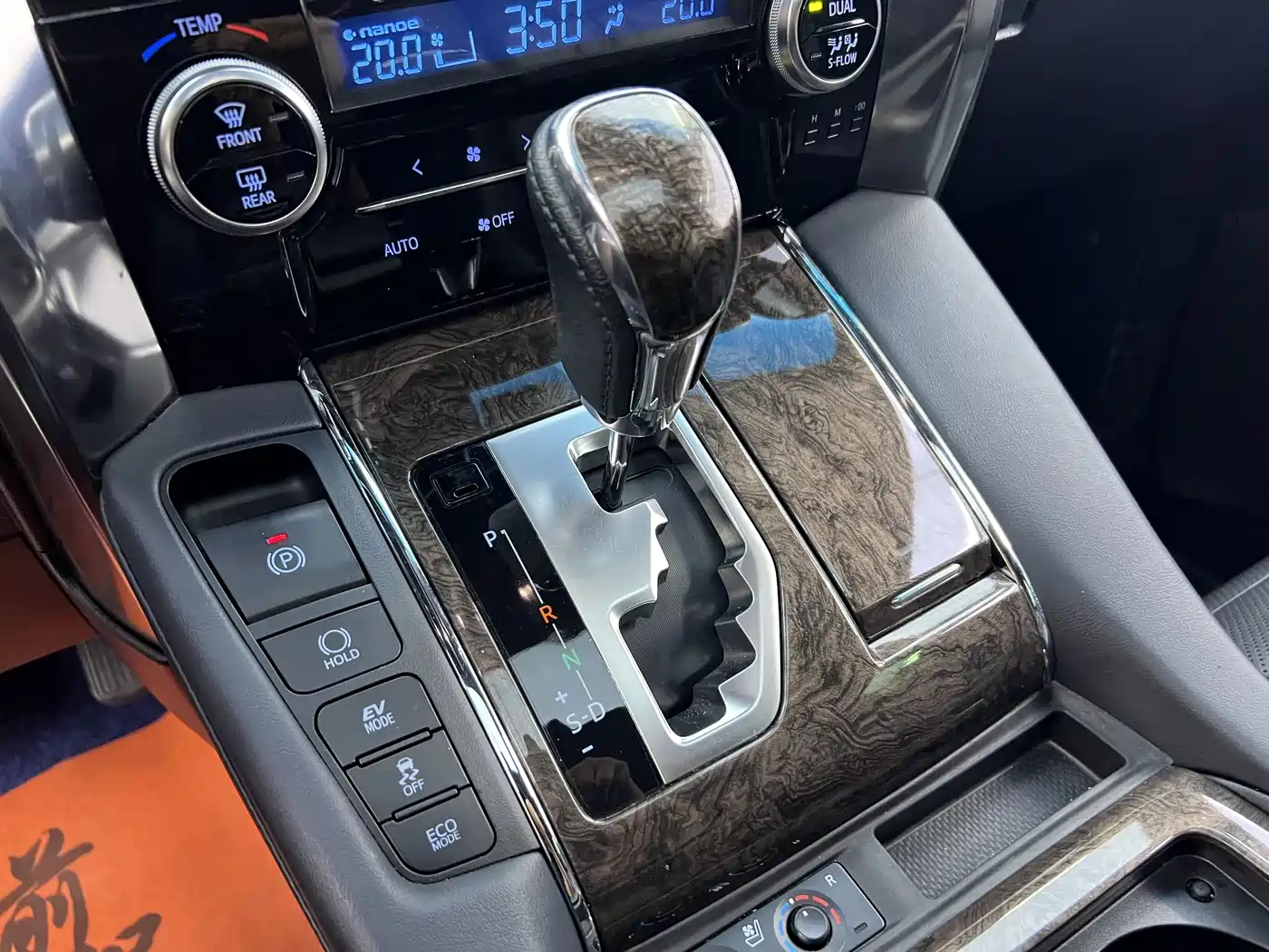 Toyota Alphard 2021 Hybrid 2.5L Premium фото 15