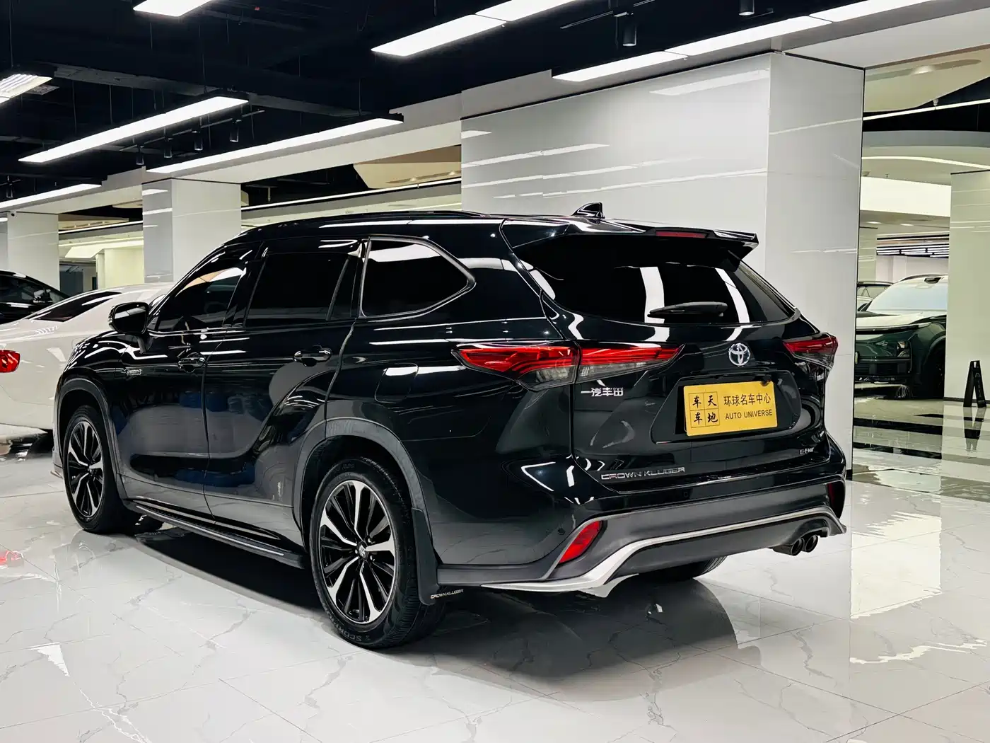 Toyota Crown Kluger 2021 2.5L HEV 4WD Premium фото 8