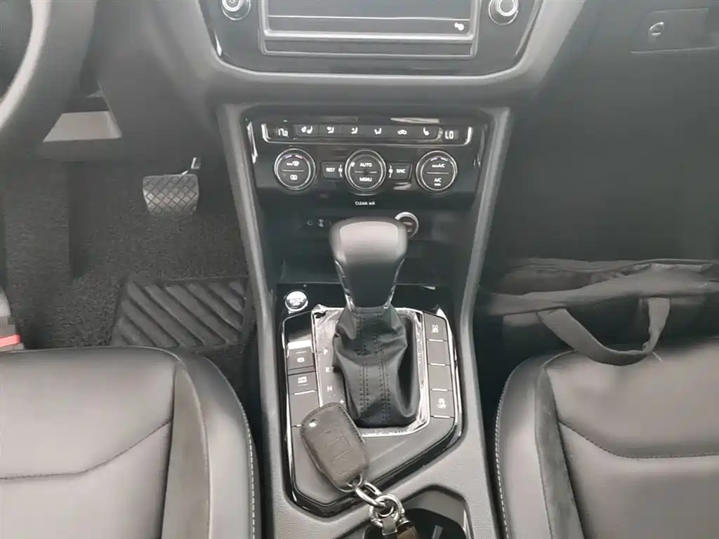 Volkswagen Tiguan L 2018 330TSI Automatic 2WD Luxury Edition фото 14
