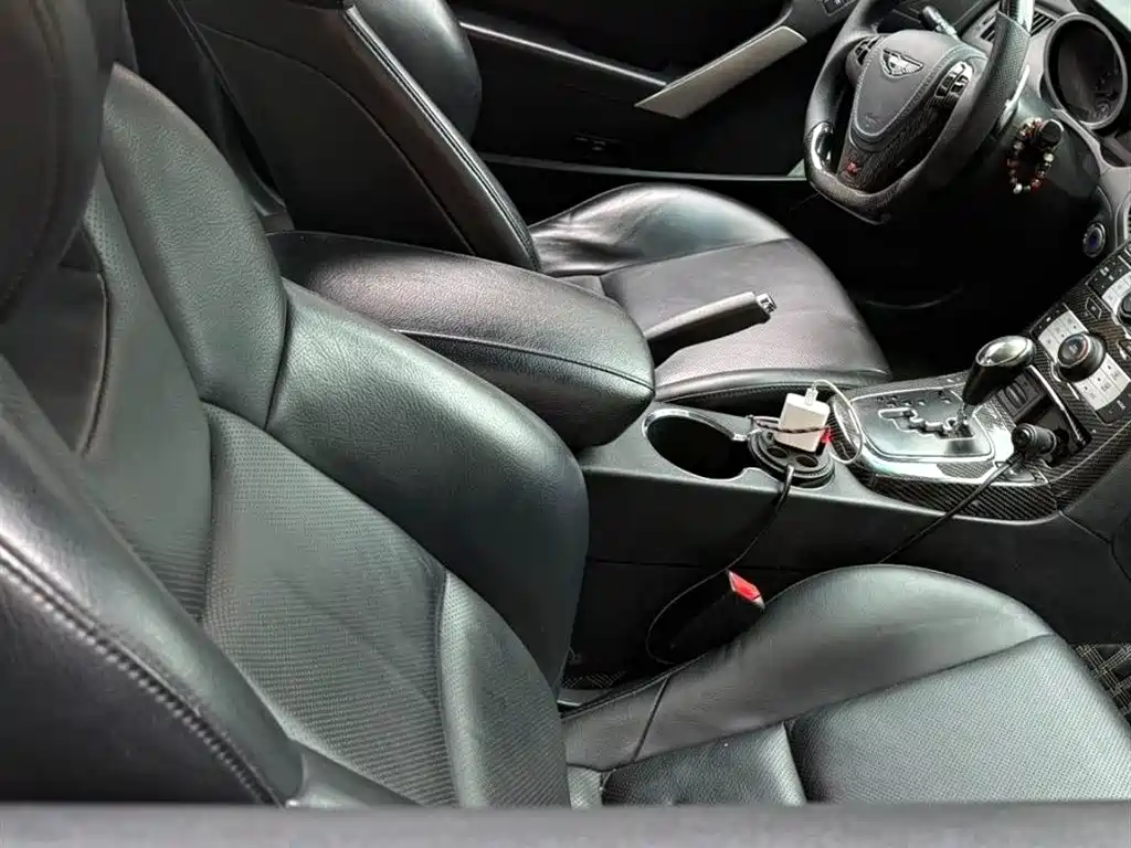 Hyundai Genesis Coupe 2009 Model 2.0T Automatic Luxury Edition фото 7