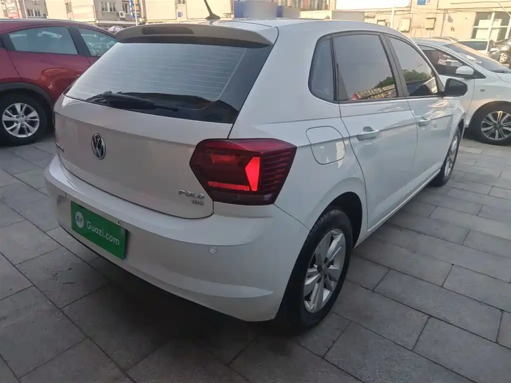 VOLKSWAGEN POLO
