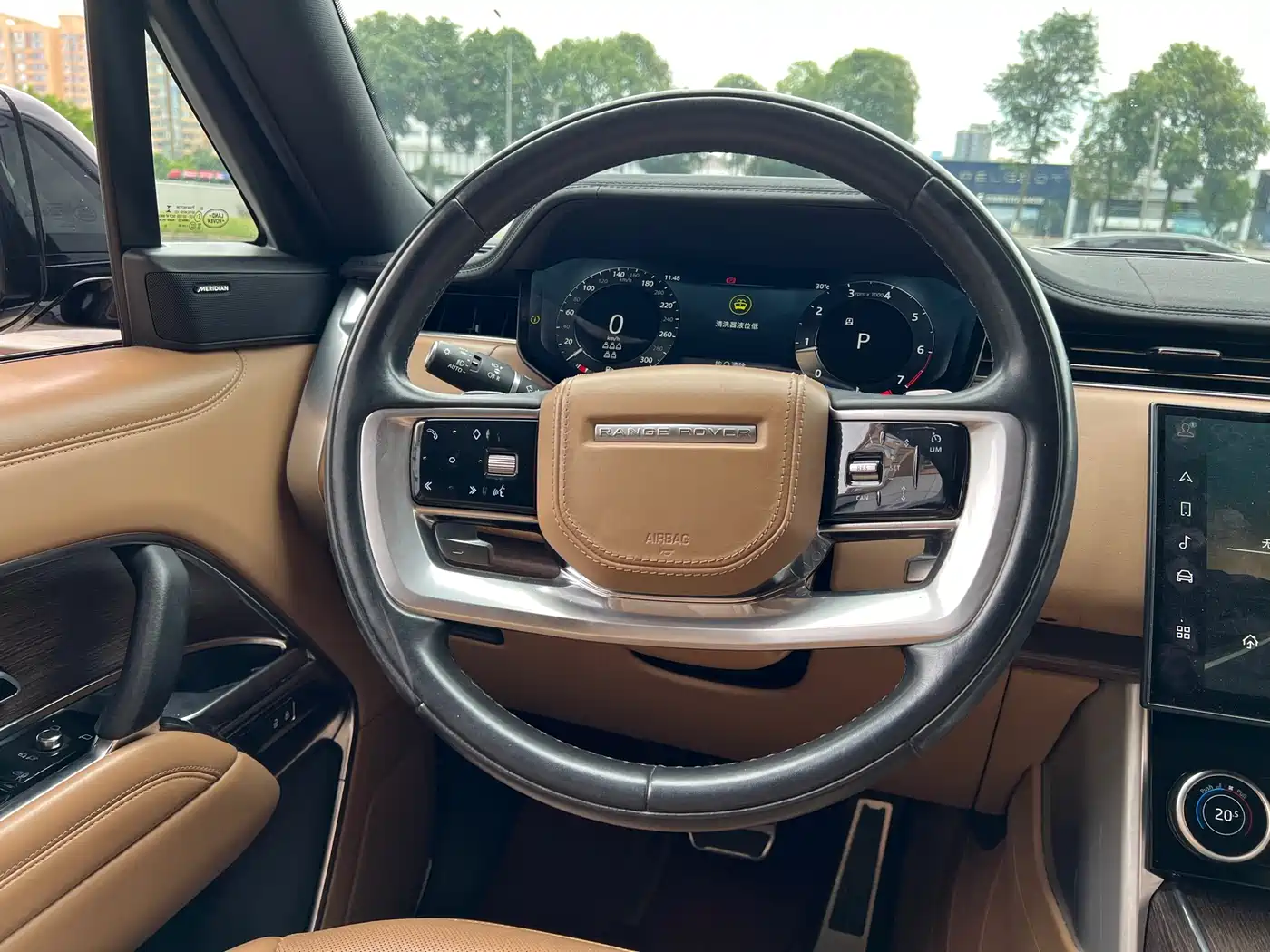 Land Rover Range Rover 2023 3.0 L6 400PS Golden Age 7-Seater Long Wheelbase фото 10