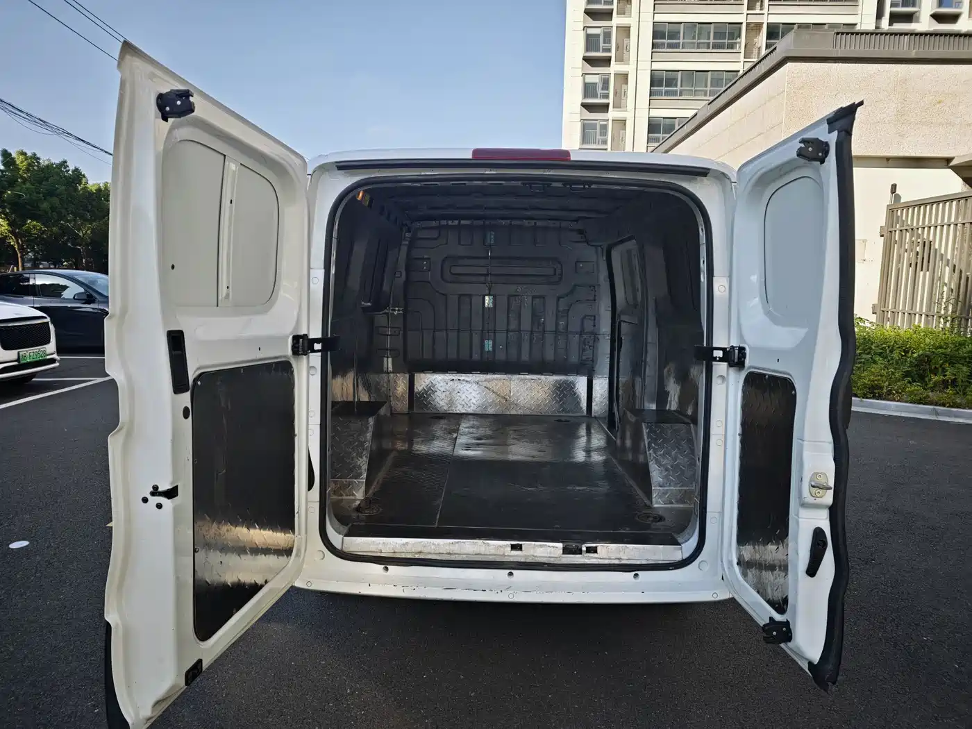 Maxus Dana V1 2025 2023 Model V1 Short Wheelbase High Roof (43kWh)