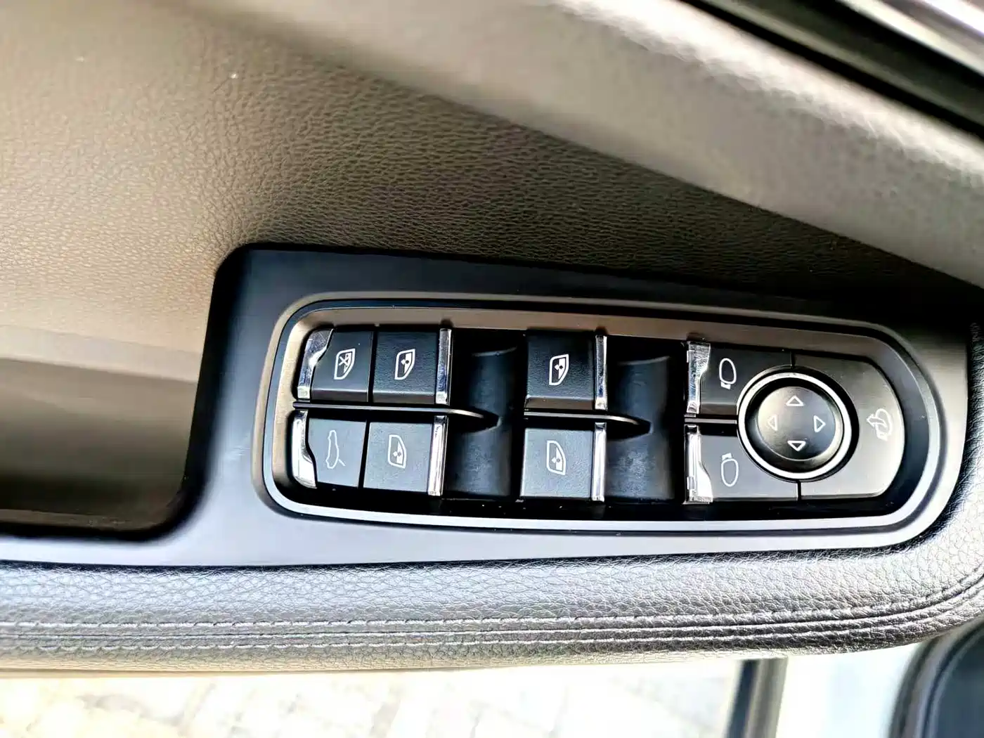 Porsche Macan 2022 Macan 2.0T фото 15