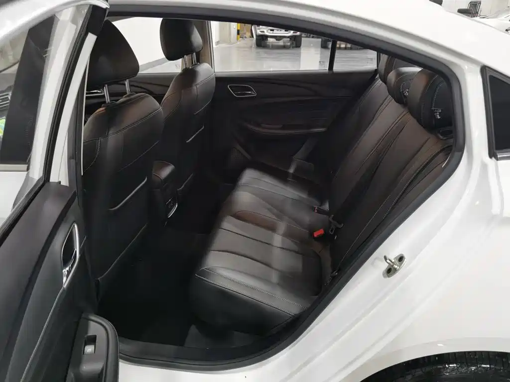 Photo 15 - Roewe i5