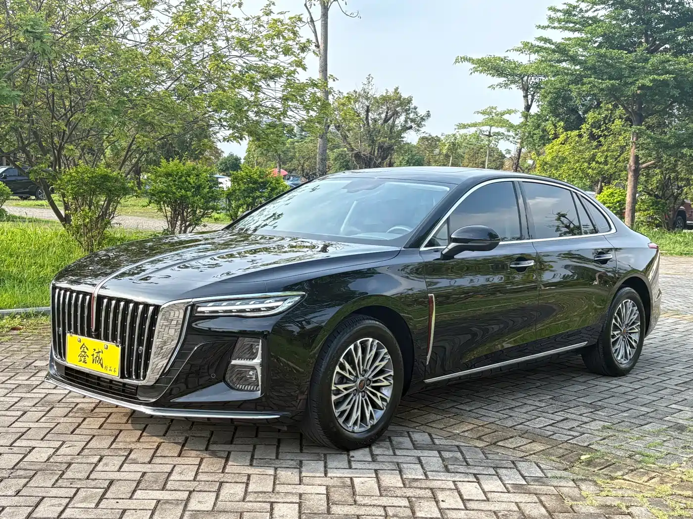 Hongqi H5 2025 1.5T DCT Flag Rhythm 500,000 Units Memorial Edition