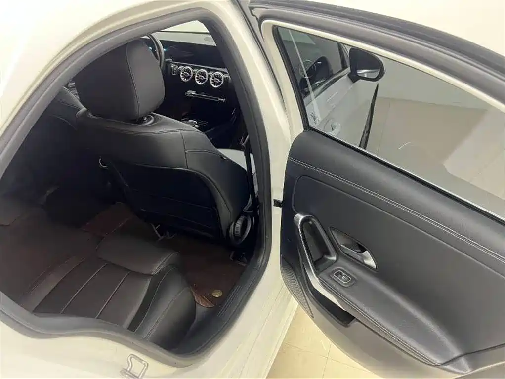 Mercedes-Benz A-Class 2022 A 180 L Sport Sedan фото 11