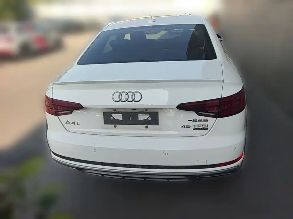 Фото 8 - Audi A4L