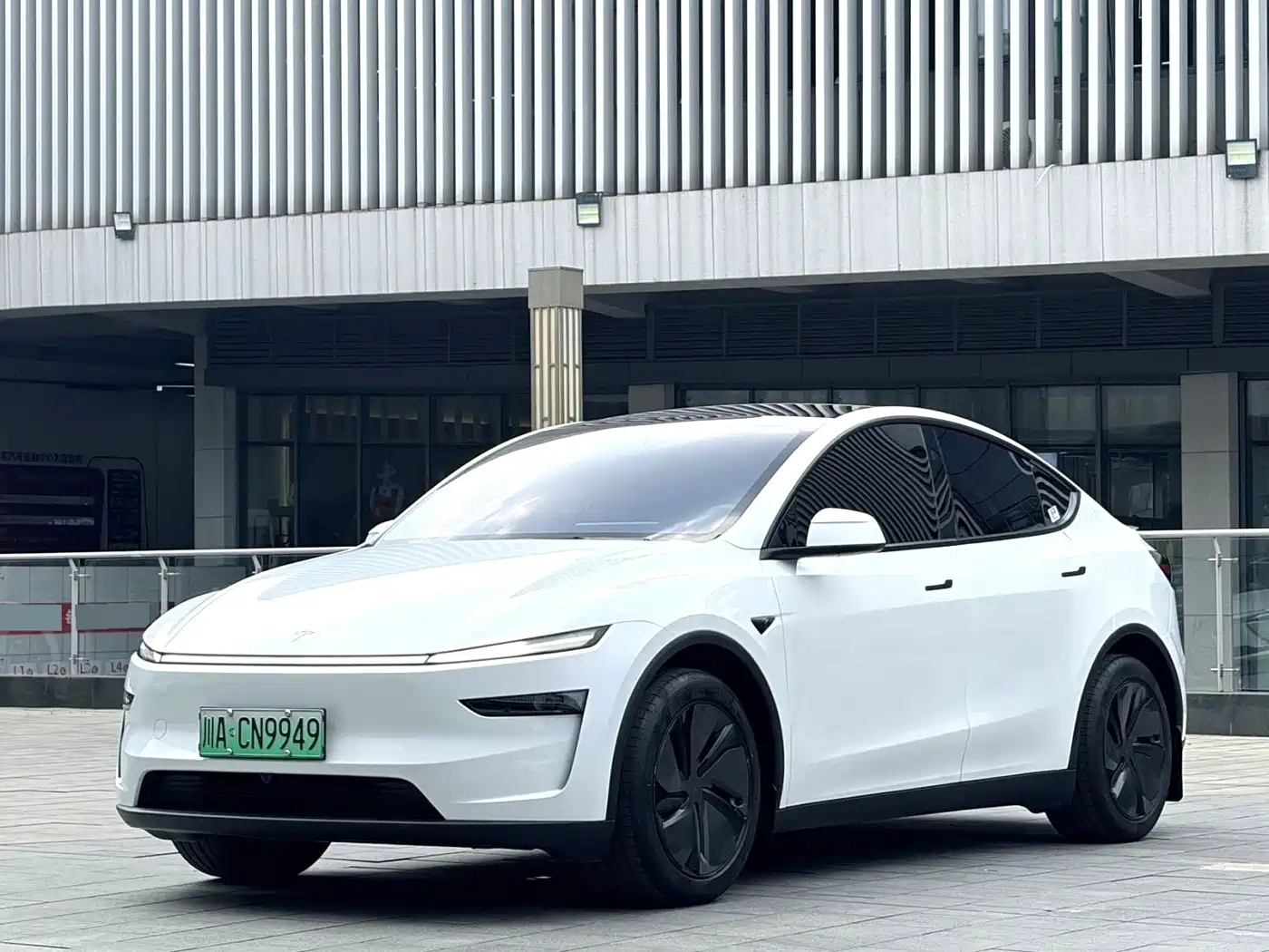 Tesla Model Y 2025 Rear-Wheel Drive