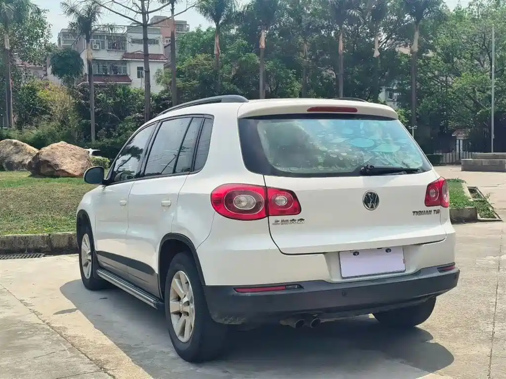 Volkswagen Tiguan 2010 1.8TSI Automatic 2WD Urban фото 9