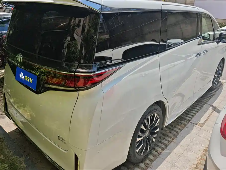Toyota Vellfire 2024 Crown Hybrid 2.5L Premium Edition фото 3