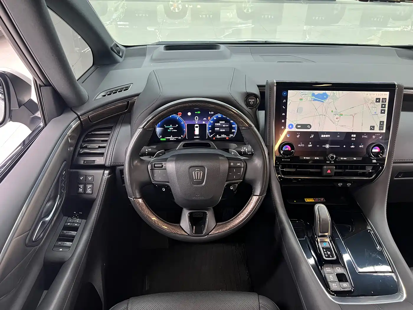 Toyota Vellfire 2024 Crown Hybrid 2.5L Executive Premium Edition фото 18