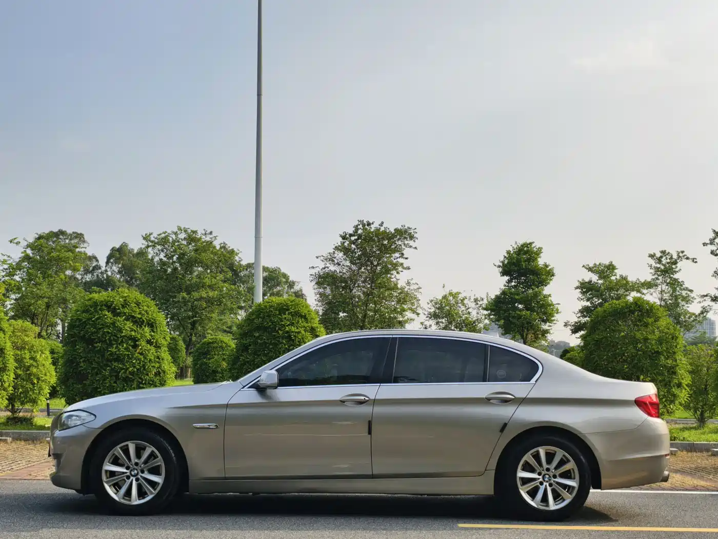 BMW 5 Series 2013 525Li Leadership фото 5