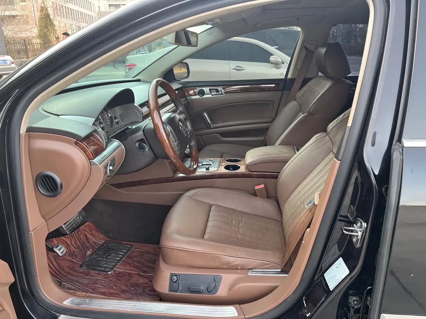 Volkswagen Phaeton 2012 3.0L Executive фото 4