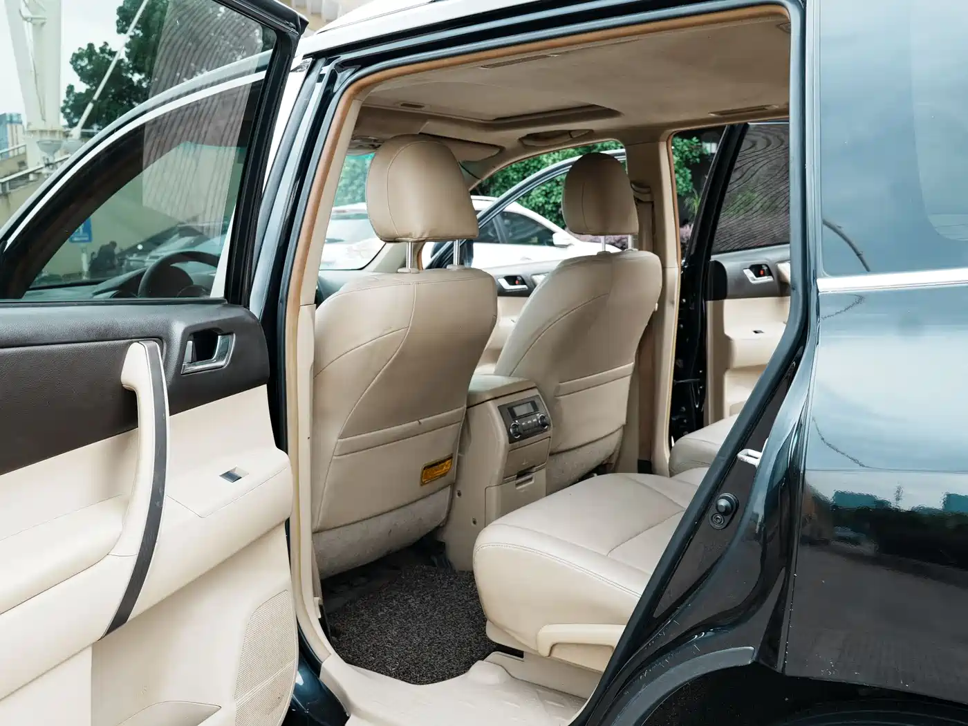 Toyota Highlander 2011 2.7L 2WD 7-seat Luxury Navigation фото 11