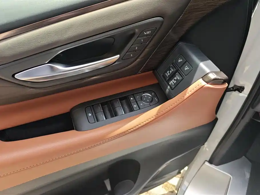 Toyota Vellfire 2024 Crown Hybrid 2.5L Premium Edition фото 7