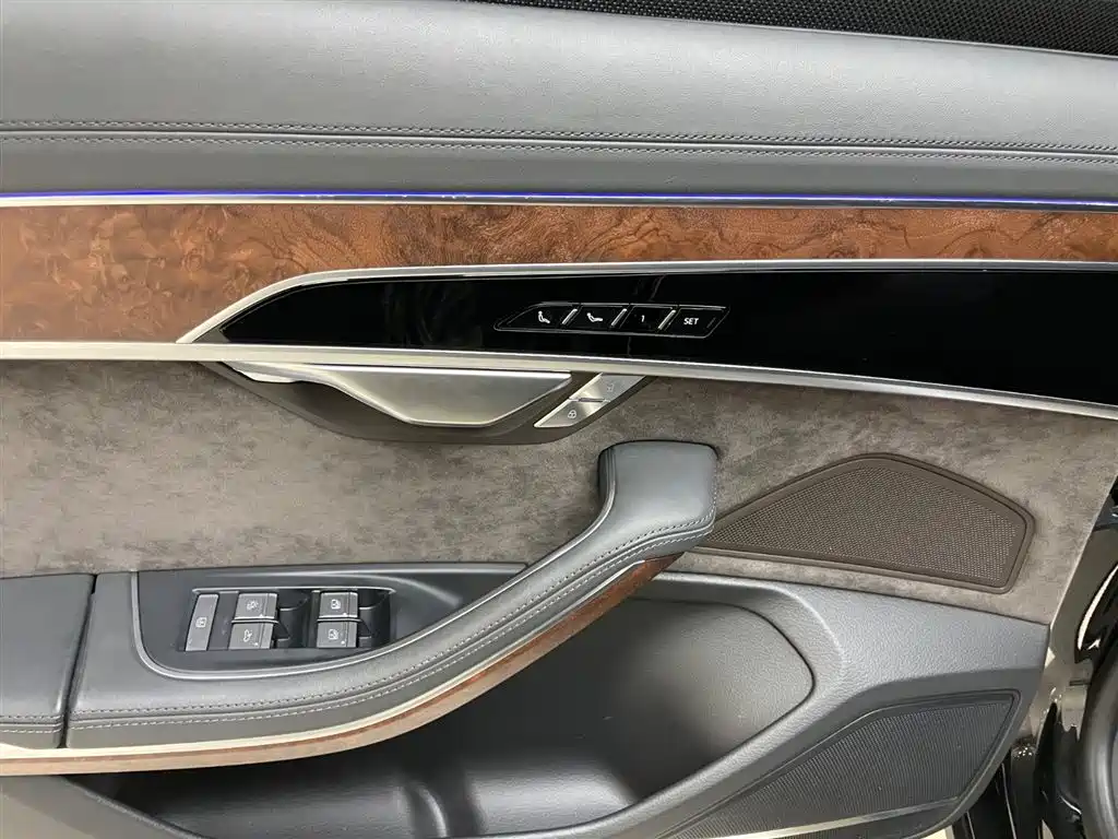 Audi A8 2022 A8L 55 TFSI quattro Luxury Collector's Edition фото 13