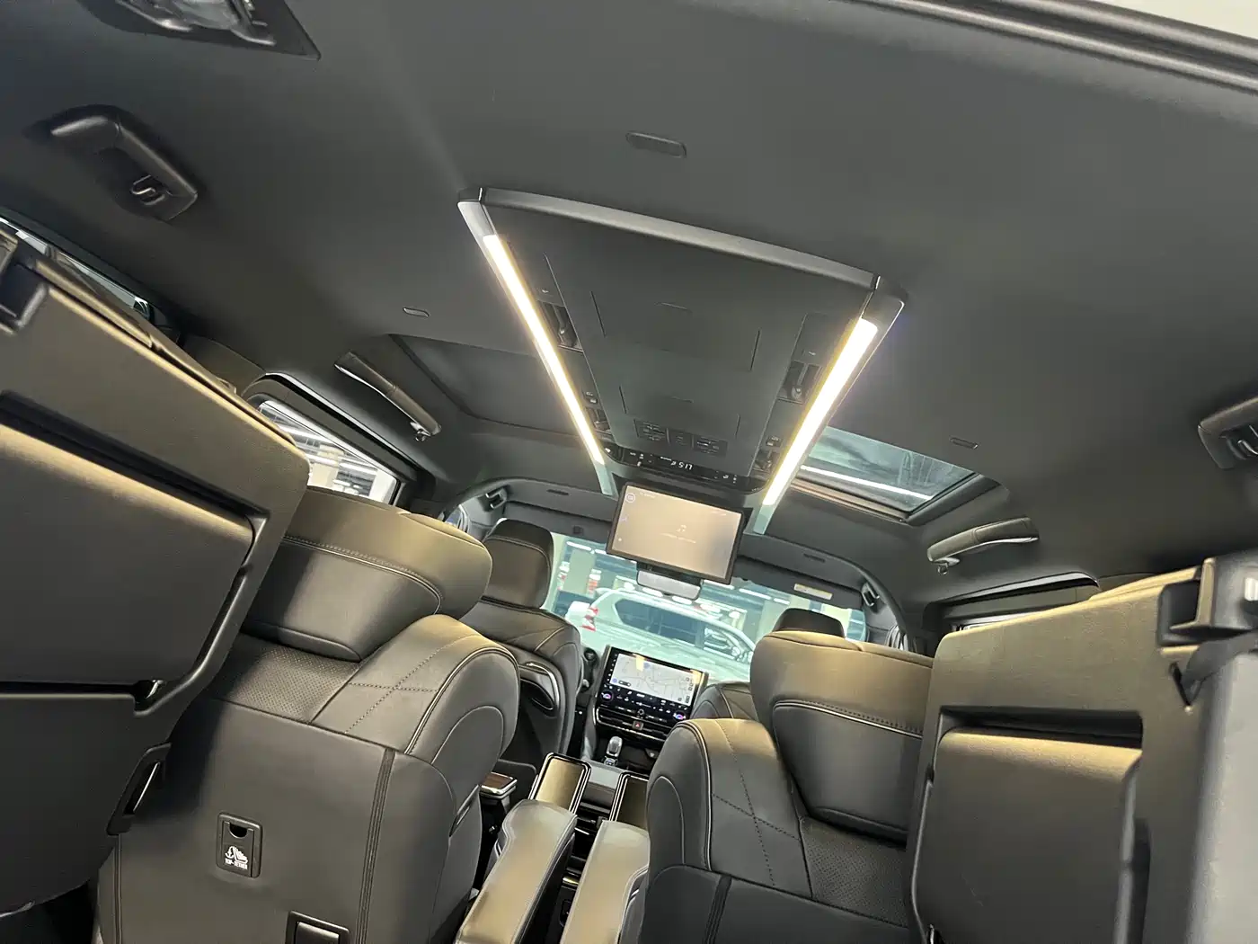 Toyota Vellfire 2024 Crown Hybrid 2.5L Executive Premium Edition фото 9