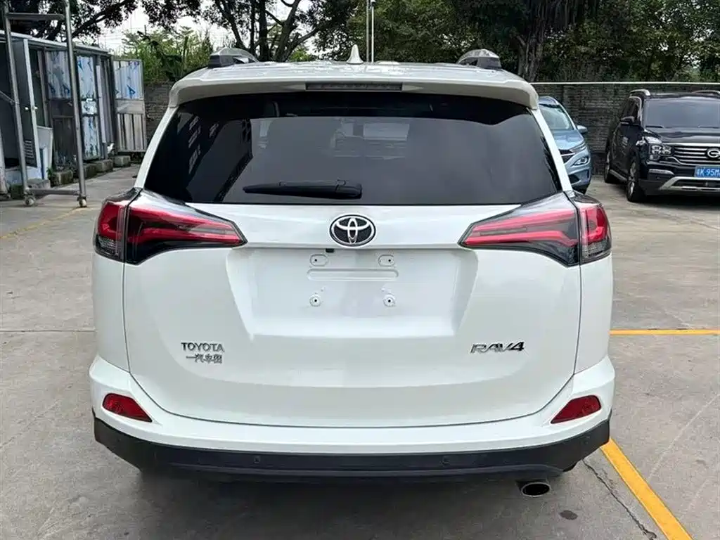 Toyota RAV4 Rongfang 2016 2.0L CVT 2WD Trend (China V) фото 9