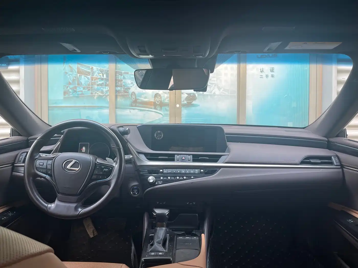Lexus ES 2021 300h Luxury Edition фото 11
