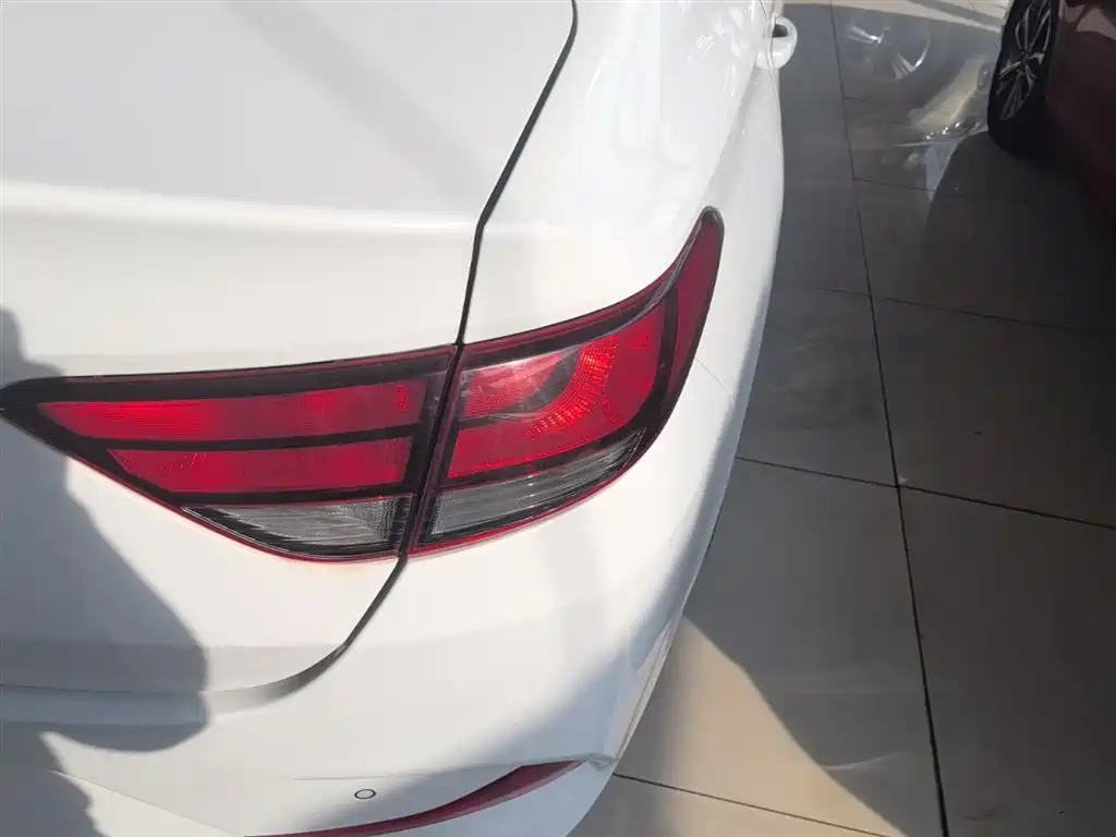 Hyundai Elantra 2018 1.6L Automatic Pleasing Edition GL China VI фото 8