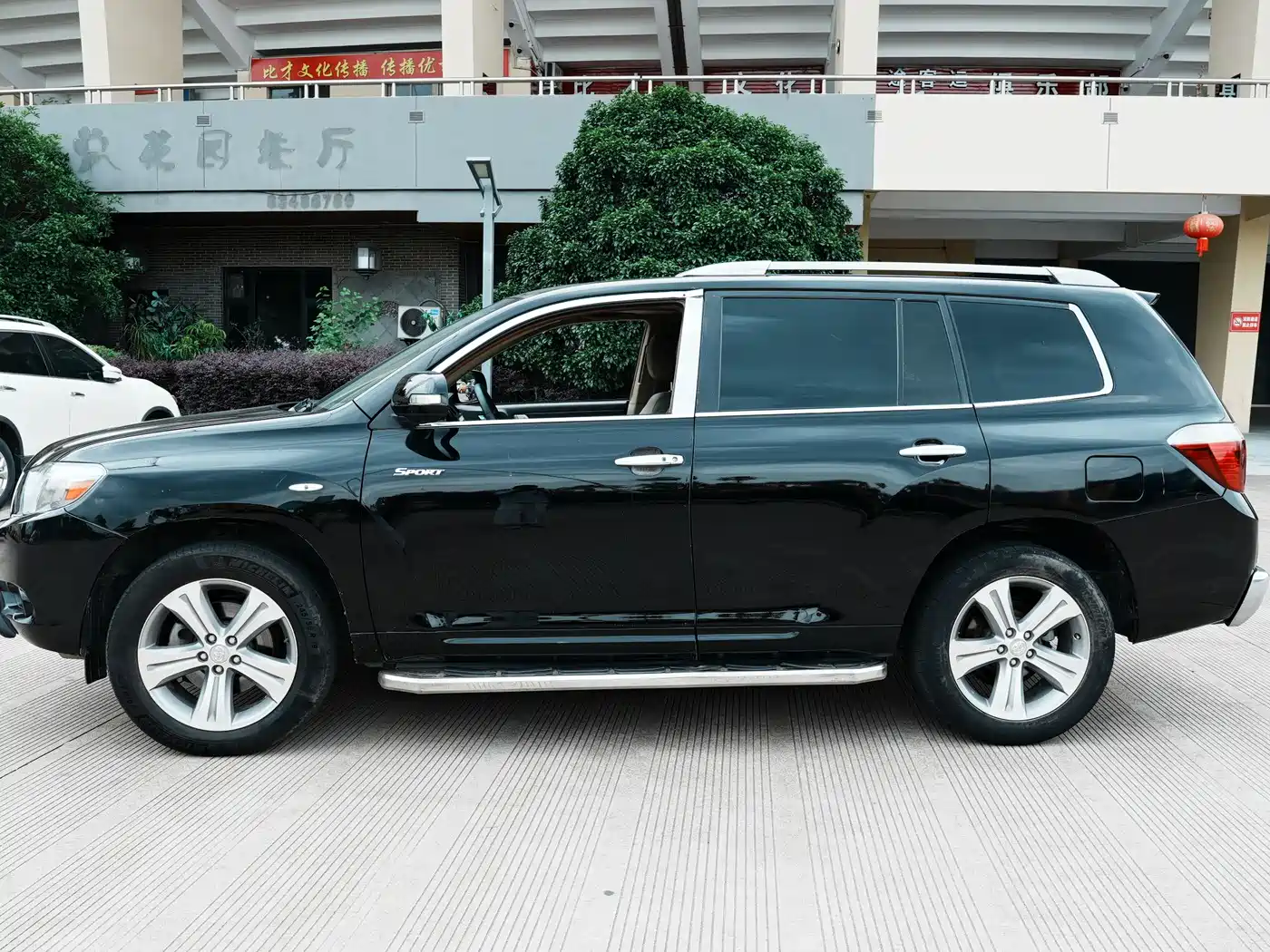 Toyota Highlander 2011 2.7L 2WD 7-seat Luxury Navigation фото 3