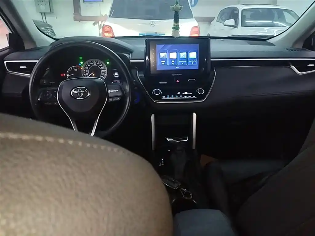 Toyota Frontlander 2022 2.0L CVT Elite фото 10