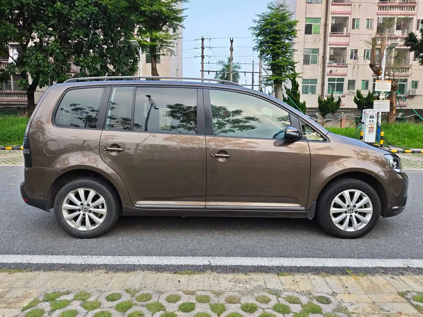 Volkswagen Touran 2013 1.4T DSG Comfort 5-seater фото 5