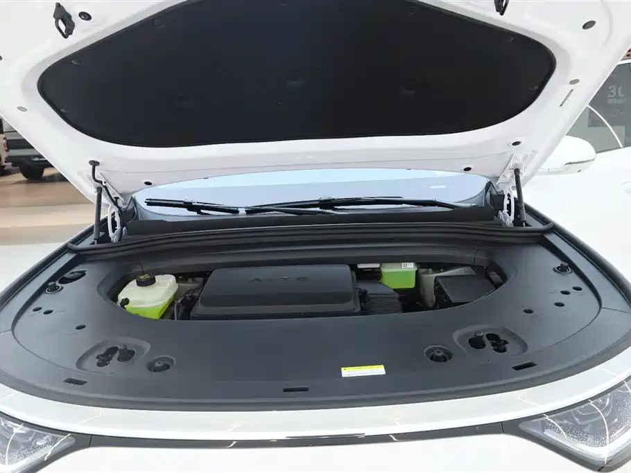 AITO Wenjie AITO M8 2025 Extended Range Ultra 53.4kWh 6-Seater фото 21