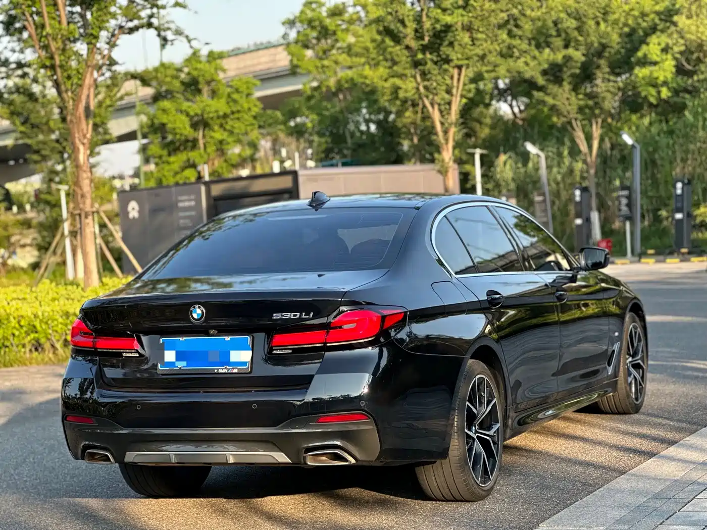 BMW 5 Series 2022 530Li Exclusive M Sport Package фото 6