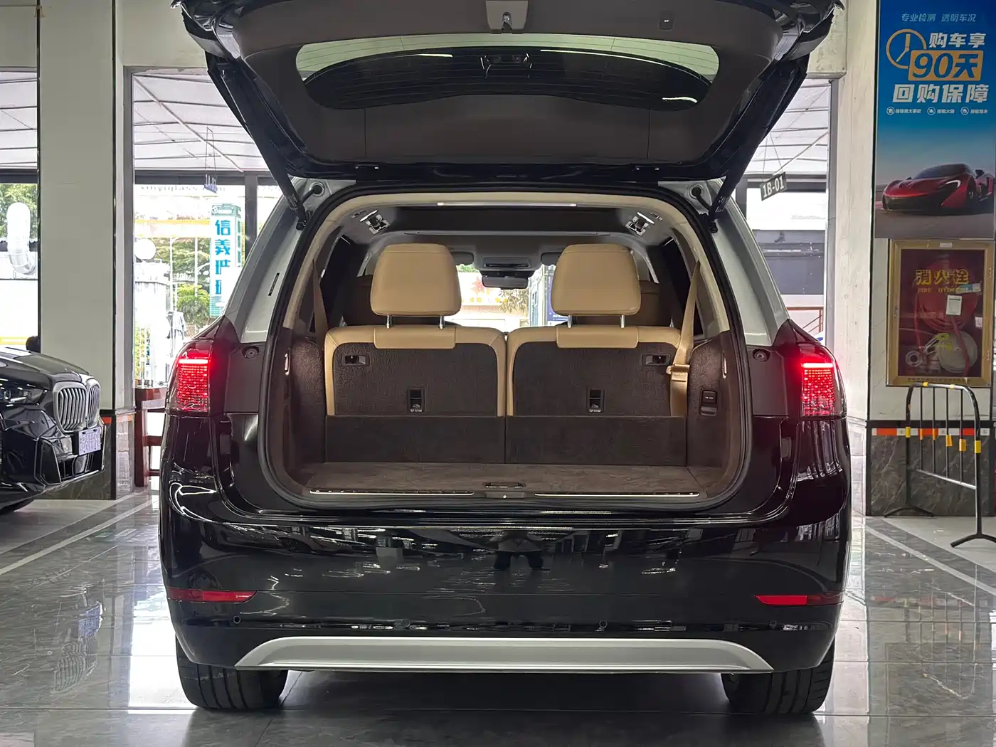 AITO Wenjie AITO M9 2025 Extended Range Ultra 52kWh 6-Seater фото 8