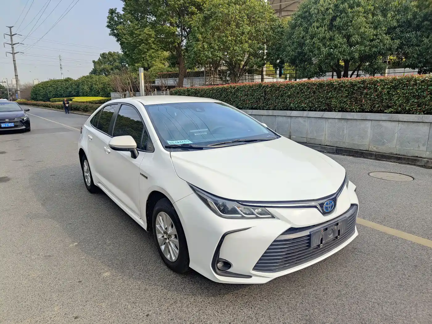 Toyota Corolla 2021 Hybrid 1.8L E-CVT Pioneer Edition фото 3