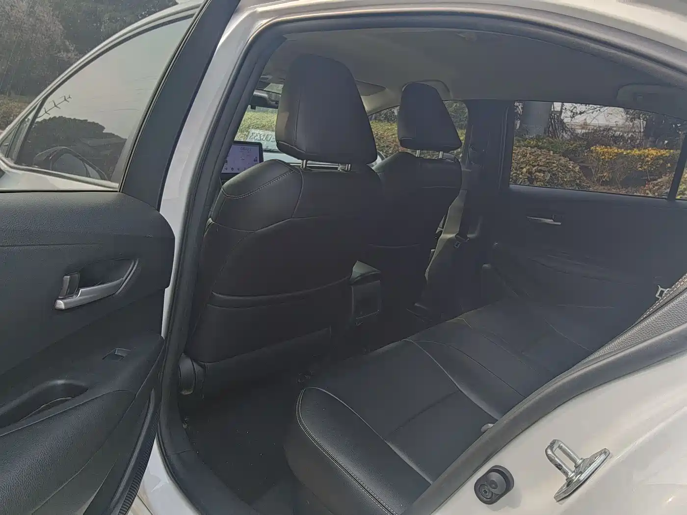 Toyota Corolla 2021 Hybrid 1.8L E-CVT Pioneer Edition фото 9