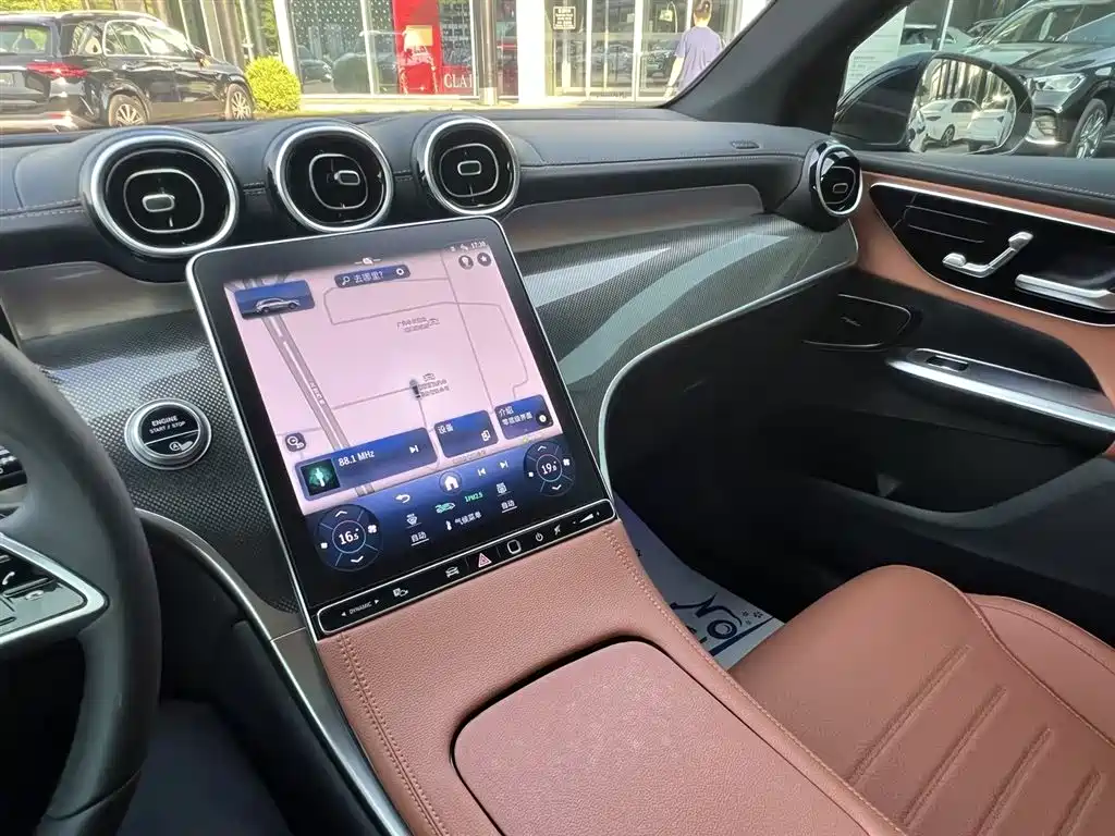 Mercedes-Benz GLC 2024 GLC 260 L 4MATIC Dynamic 5-seater фото 16