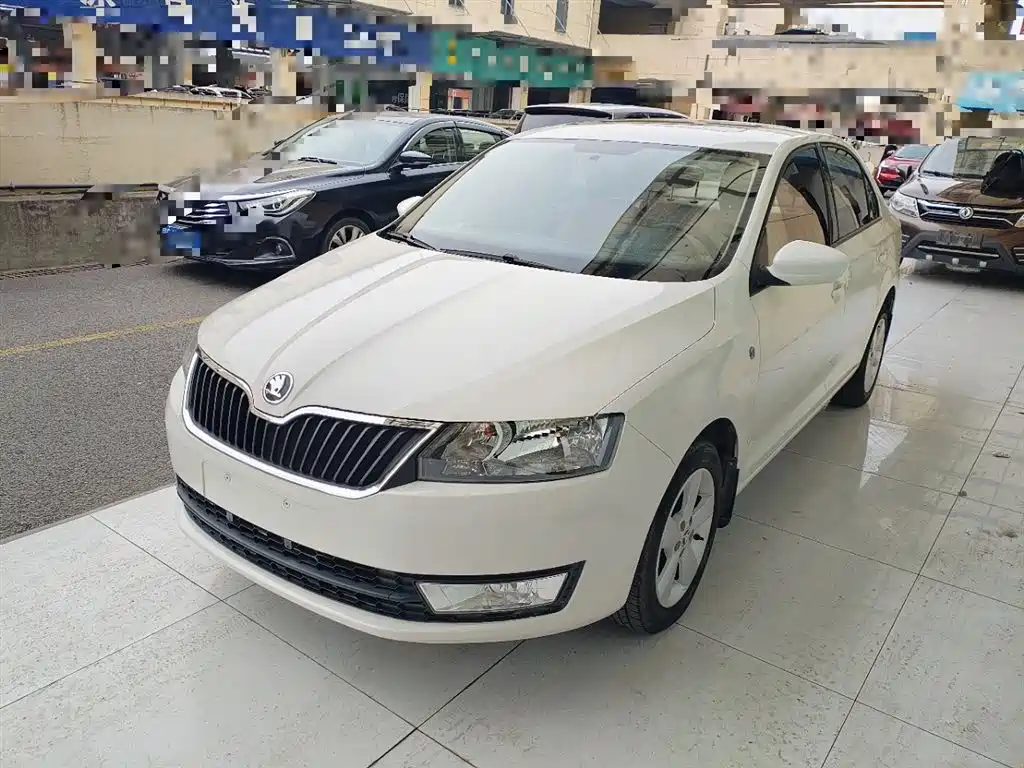 Škoda Rapid 2015 1.6L Manual Smart Selection фото 2