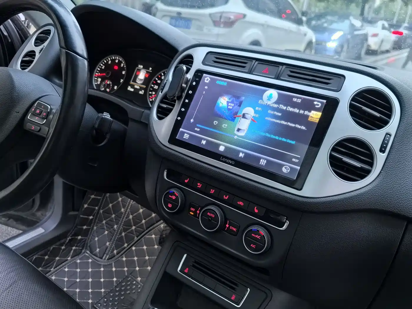 VOLKSWAGEN TIGUAN