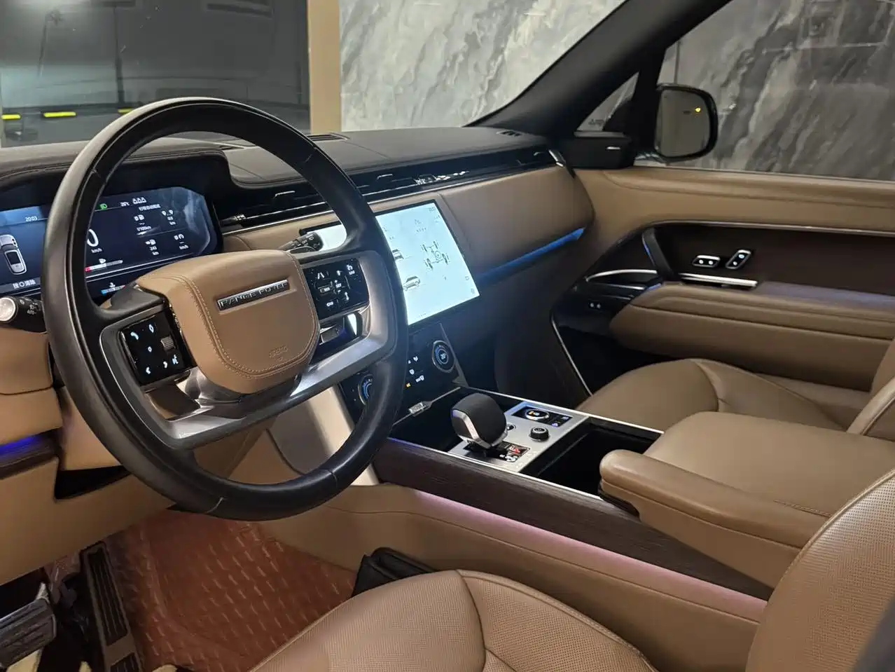 Land Rover Range Rover 2023 3.0 L6 360PS Golden Age Edition фото 6