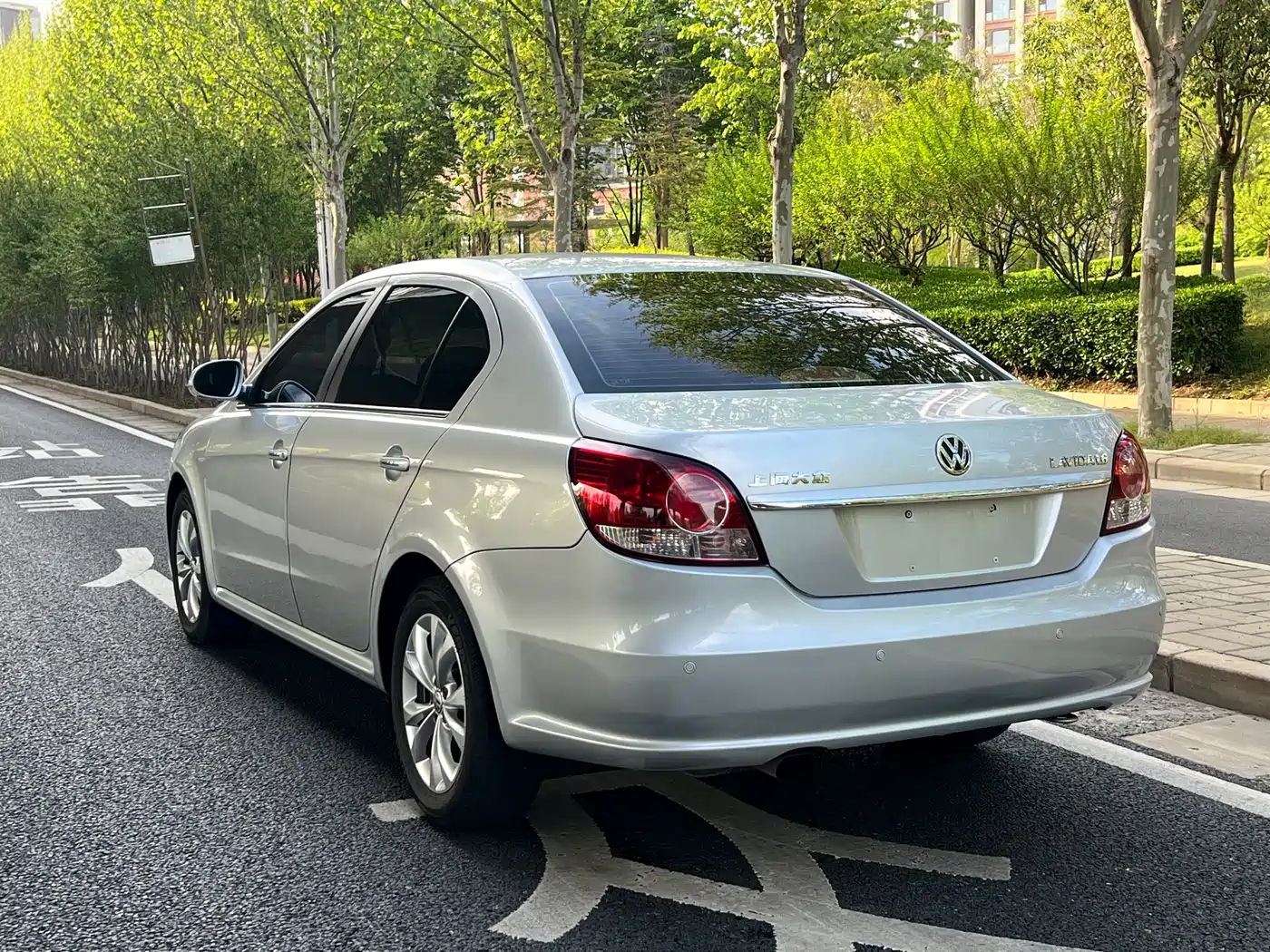 Volkswagen Lavida 2011 1.6L Automatic Pinxuan Edition фото 4