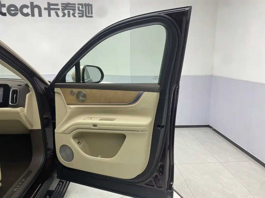 AITO Wenjie AITO M9 2025 Extended Range Ultra 52kWh 6-Seater фото 18