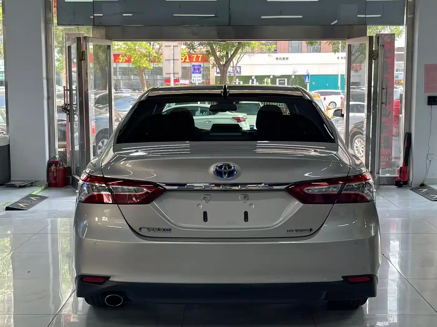 Toyota Camry 2021 Hybrid 2.5HG Luxury Edition фото 4